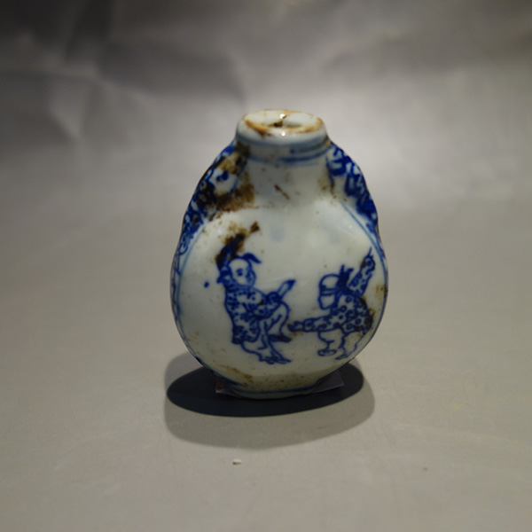 青花婴戏图药瓶
